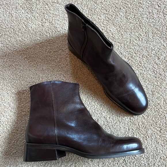 Nine West chocolate brown zipper boot size 10 in excellent condition - Picture 1 of 8